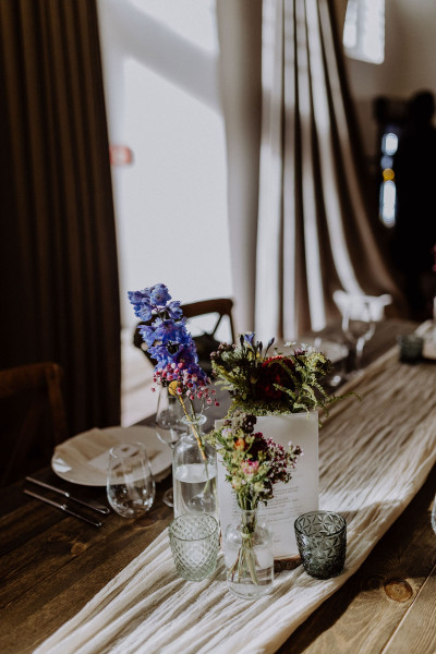 Table decoration made of flowers